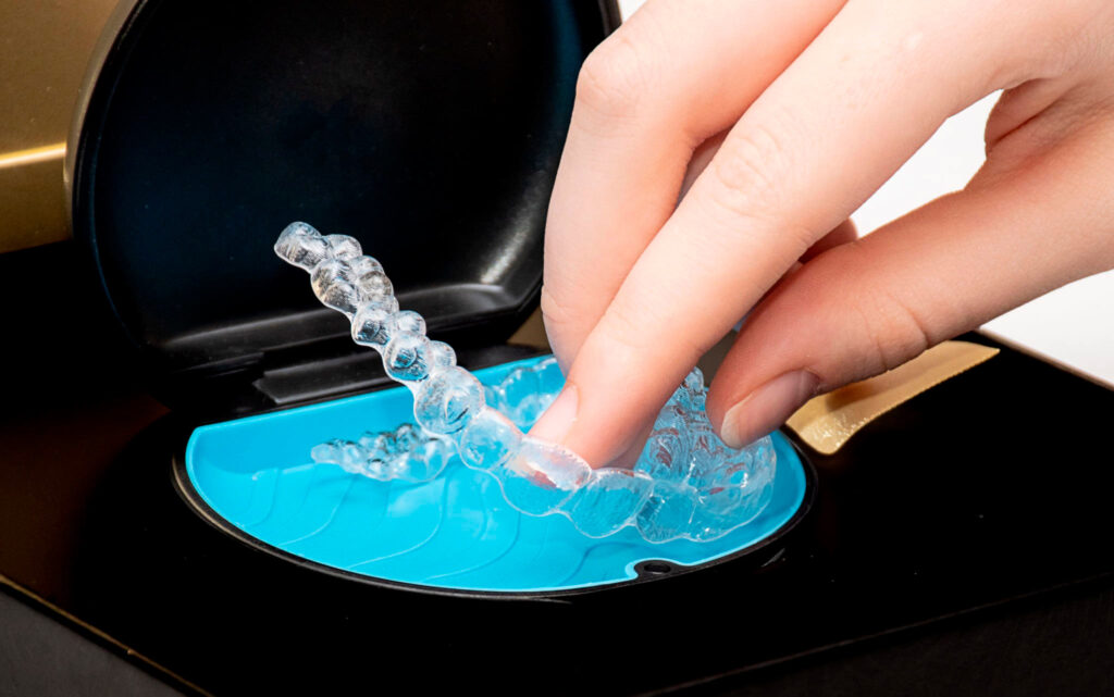 Invisalign en Valencia: Tu Guía Completa 2025 para una Sonrisa Perfecta